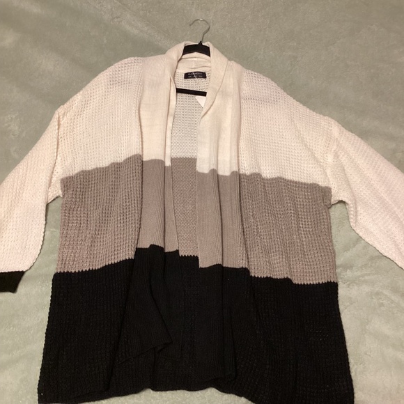 Bloomchic open cardigan, cream, taupe, & black, size 10, NWT - Picture 4 of 9